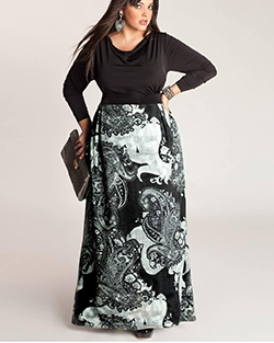 Little black dress, Scoop neck, glamour dress: Plus size outfit  