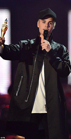 Crop-top wearing Rihanna gyrates against Drake at BRITs: 