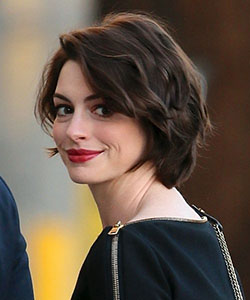 Celebrities with short hair 2018, Anne Hathaway: Bob cut,  Brown hair,  Short hair,  Pixie cut,  Julianne Hough,  Round Face Hairstyle  