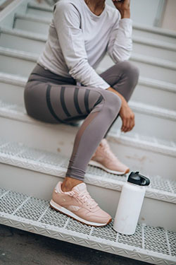 Outfit With Grey Leggings, Kansas City, Reebok Fitness: Fitness Model,  Legging Outfits  