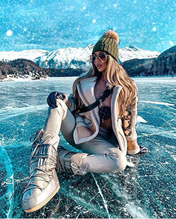 Stylish Teenage Girl Comfy Cute Casual Winter Outfits: Beautiful Girls,  FASHION,  winter outfits,  Love,  White Outfit,  fashioninsta,  sunday,  grey,  Cool Fashion,  Winter Outfit Ideas,  Winter Street Style,  Outfits For Winter,  Winter Casual  