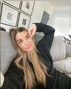 Emily Sears blond hairs pic, Glossy Lips, Long Hairstyle Girls: Long hair,  Brown hair,  Blonde Hair,  Hairstyle Ideas,  Cute Instagram Girls,  Australian Model Emily Sears  