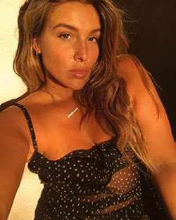 Stephanie Viada photoshoot poses, Black Hairstyles For Women, Lip Makeup: Long hair,  Brown hair,  Hot Model,  Black hair,  Hairstyle Ideas,  Cute Instagram Girls  