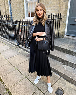 Black pleated skirt outfit, leather jacket, street fashion, crop top: Black Outfit,  Crop top,  Leather jacket,  Street Style,  Pleated Skirt,  Pleated Trousers,  Black Leather Jacket  