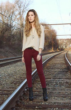 dark red burgundy outfit for 2020: Legging Outfits,  Cute Legging Outfit,  Red Legging,  Burgundy Pants  