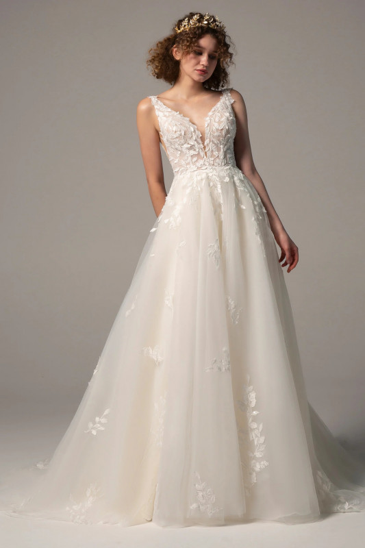 Best Wedding Dresses For Plus Size Brides: 