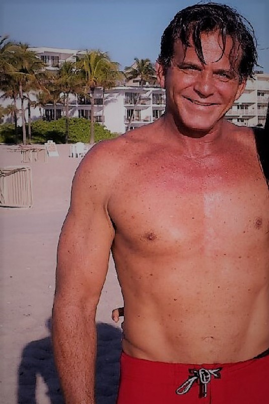 CEO, stock trader ex broker and addicted to surfing and the ocean.: 