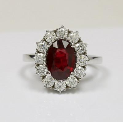 Exquisite Oval Cut Ruby Ring with Prong Set Diamond Halo: 