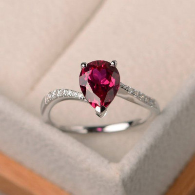 Vintage vs. Modern: Finding the Perfect Ruby Wedding Ring Style: 