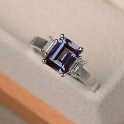 Best Quality Custom Engagement Ring: 