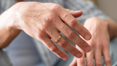 Custom Jewelry: Explore the World of Personalized Engagement Rings: 