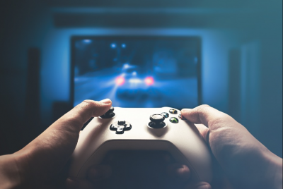 The evolution of multiplayer gaming from LAN parties to online play: 