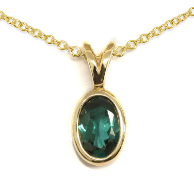 High Quality Oval Cut Alexandrite Solitaire Pendant: 
