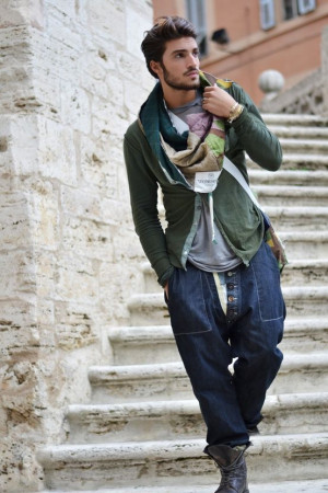 Electric blue outfit style with denim: 