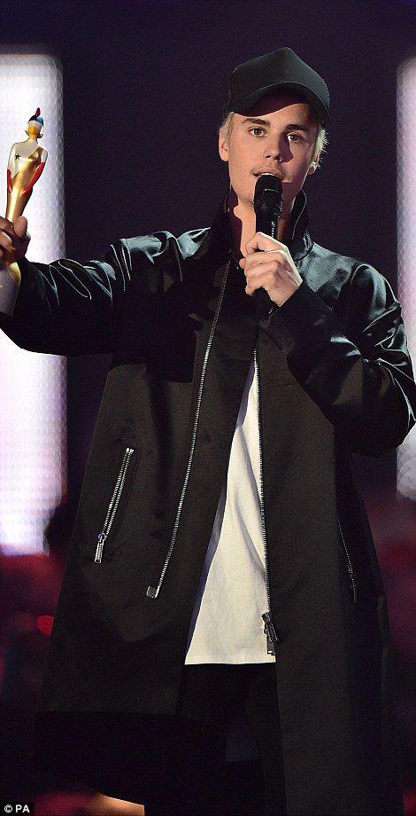 Crop-top wearing Rihanna gyrates against Drake at BRITs: 