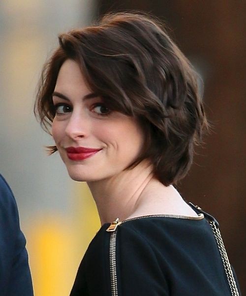 Celebrities with short hair 2018, Anne Hathaway: Bob cut,  Brown hair,  Short hair,  Pixie cut,  Julianne Hough,  Round Face Hairstyle  