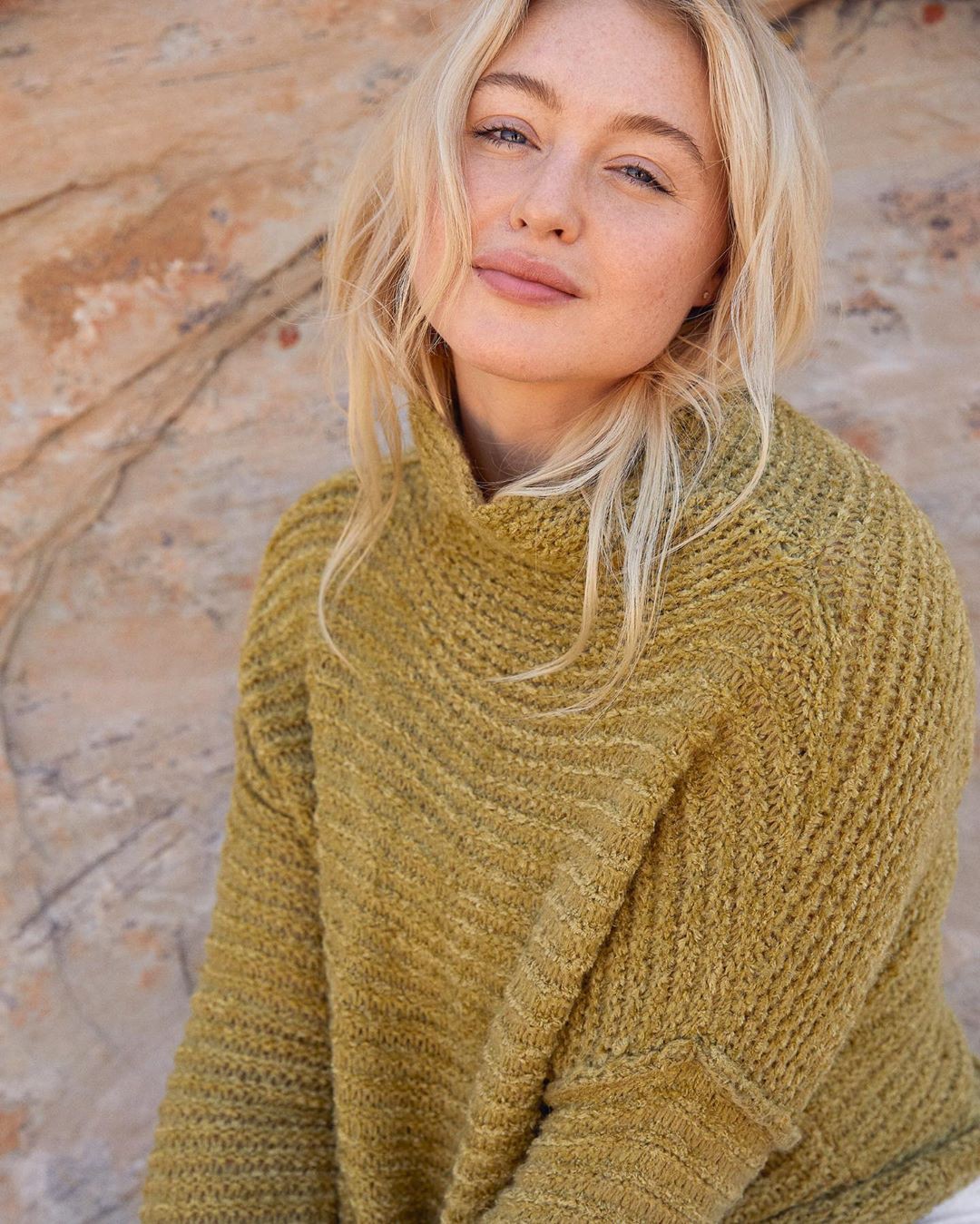 Iskra Lawrence Instagram, American Eagle Outfitters, Discounts and allowances: Polo neck,  Ann Taylor,  Iskra Lawrence,  Hot Instagram Models  