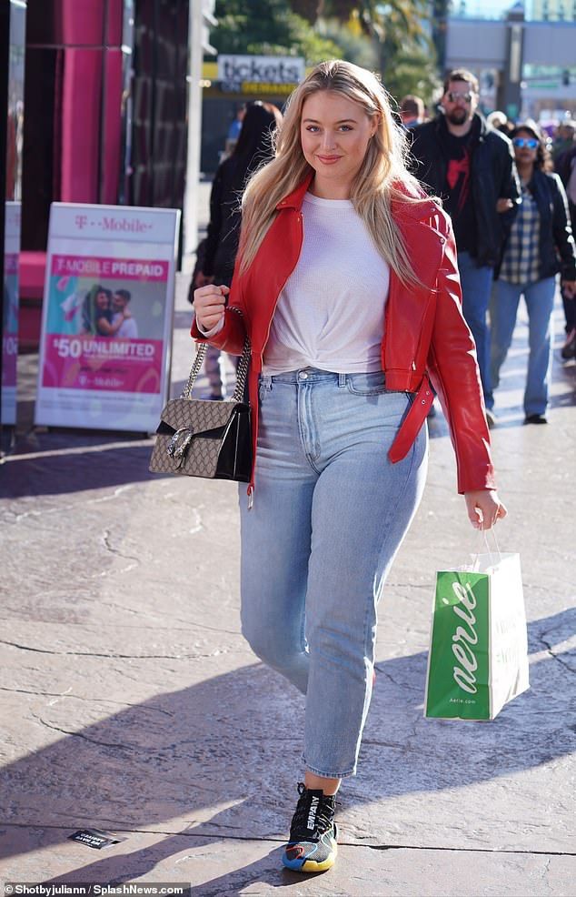 USA most desirable  American Eagle Outfitters: Plus-Size Model,  Las Vegas,  New York,  Body Goals,  Iskra Lawrence,  Plus size outfit  