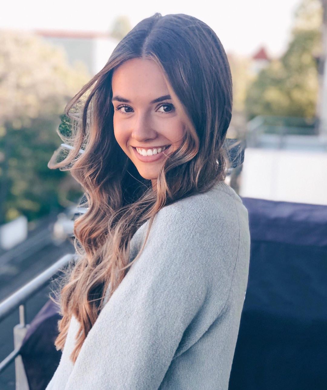 Amelie Weissenberger Instagram, Hair coloring, Layered hair: Long hair,  Hair Color Ideas,  Brown hair,  Layered hair,  Photo shoot,  Black hair,  Amelie Weissenberger  