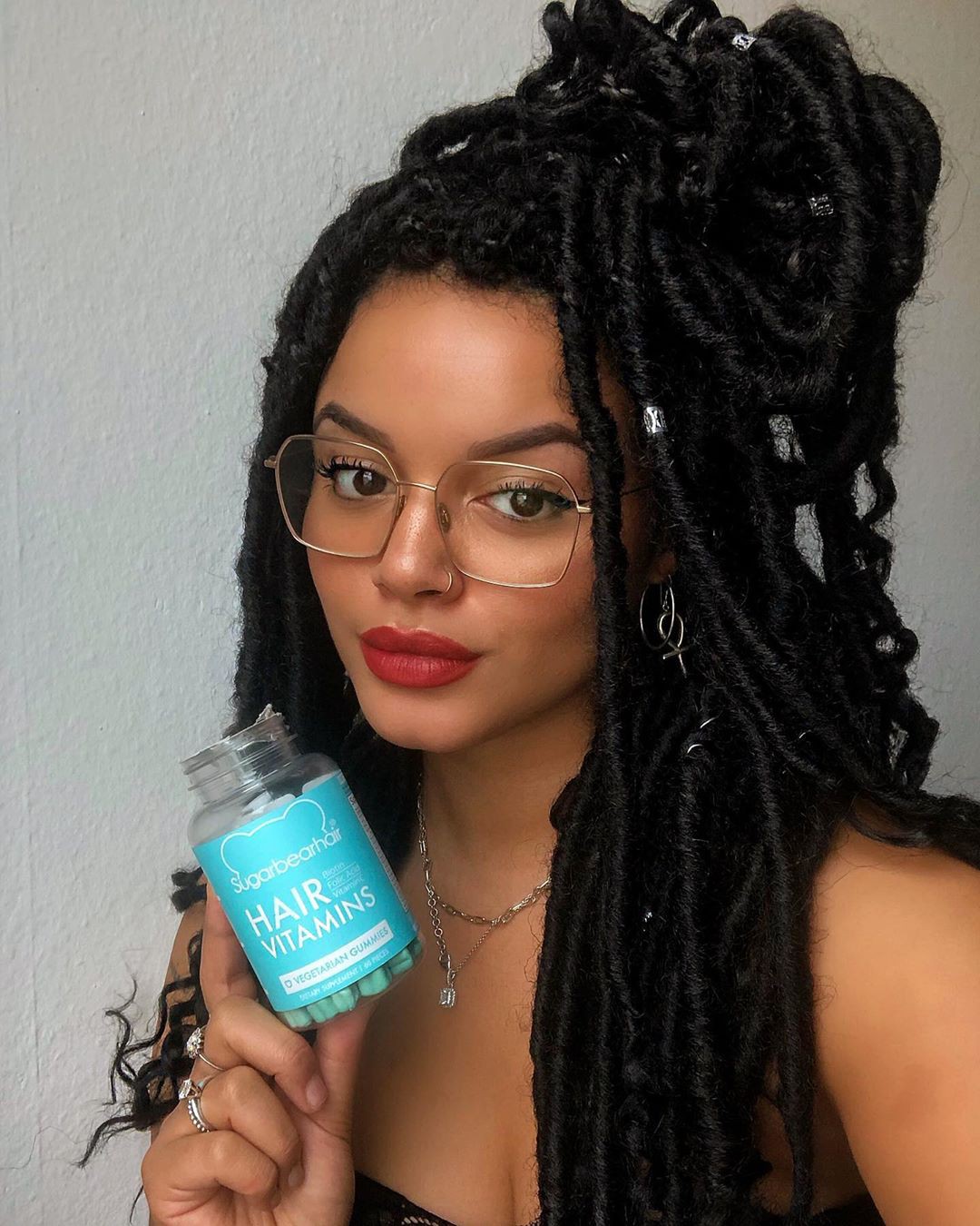 Sina Iuna Black Hair Color Ideas, Beautiful Lips, Haircuts: Black hair,  Jeans Outfit,  Turquoise Undergarment  