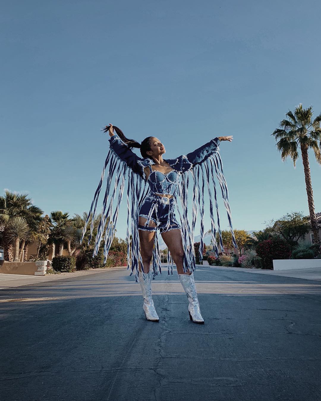 Liza Koshy girls instgram photography, fun pic, performance art: Liza Koshy  