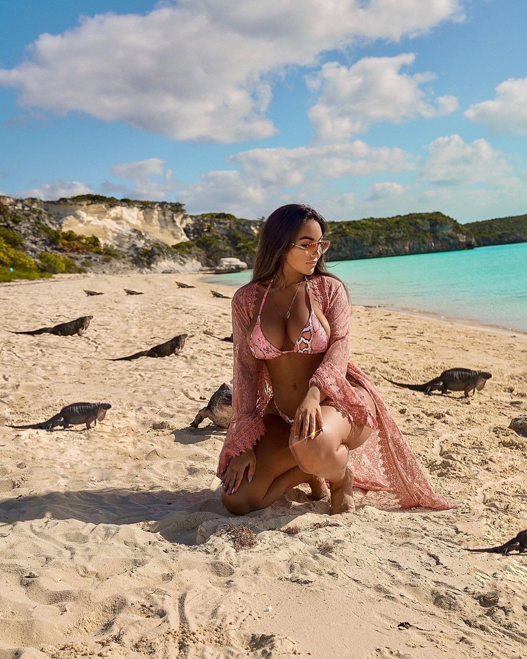 Aylen Alvarez instagram photoshoot, photography ideas, fun pic: Long hair,  Instagram girls  