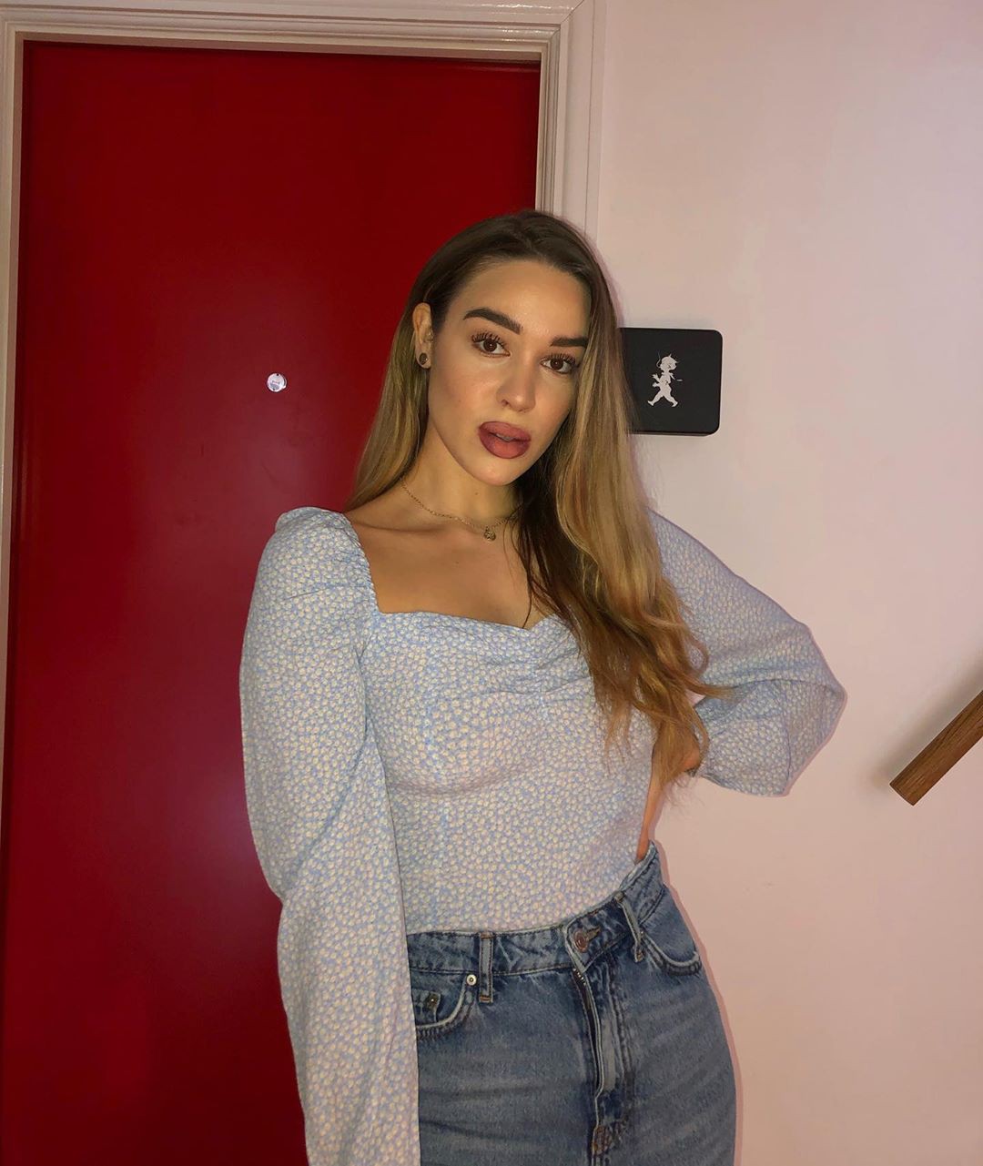 Isabelle Tounsi jeans classy outfit, blond hairstyle, Glossy Lips: Jeans,  Casual Outfits  