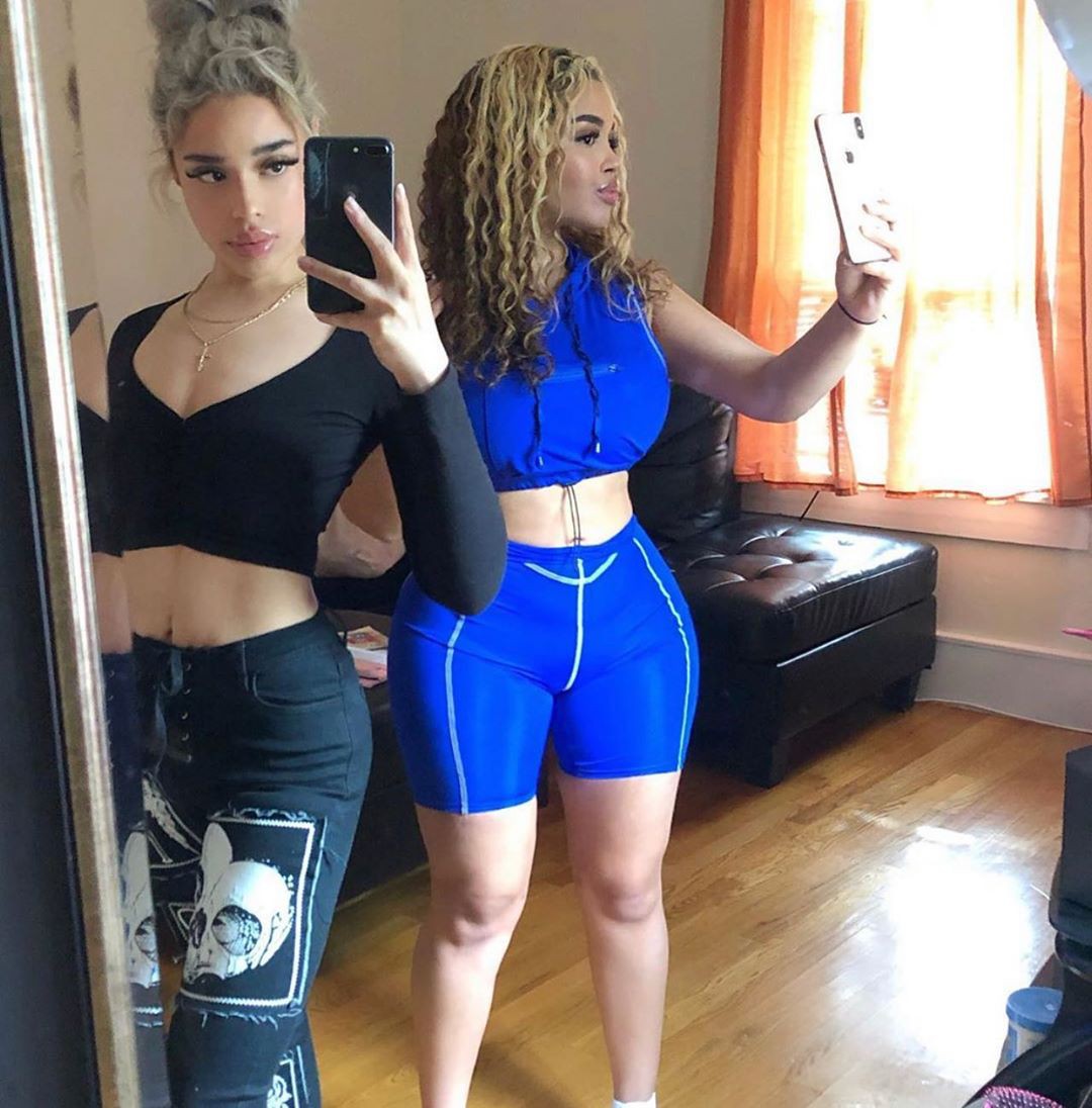 electric blue colour outfit with sportswear, female thighs, legs picture: Electric blue,  Instagram girls  
