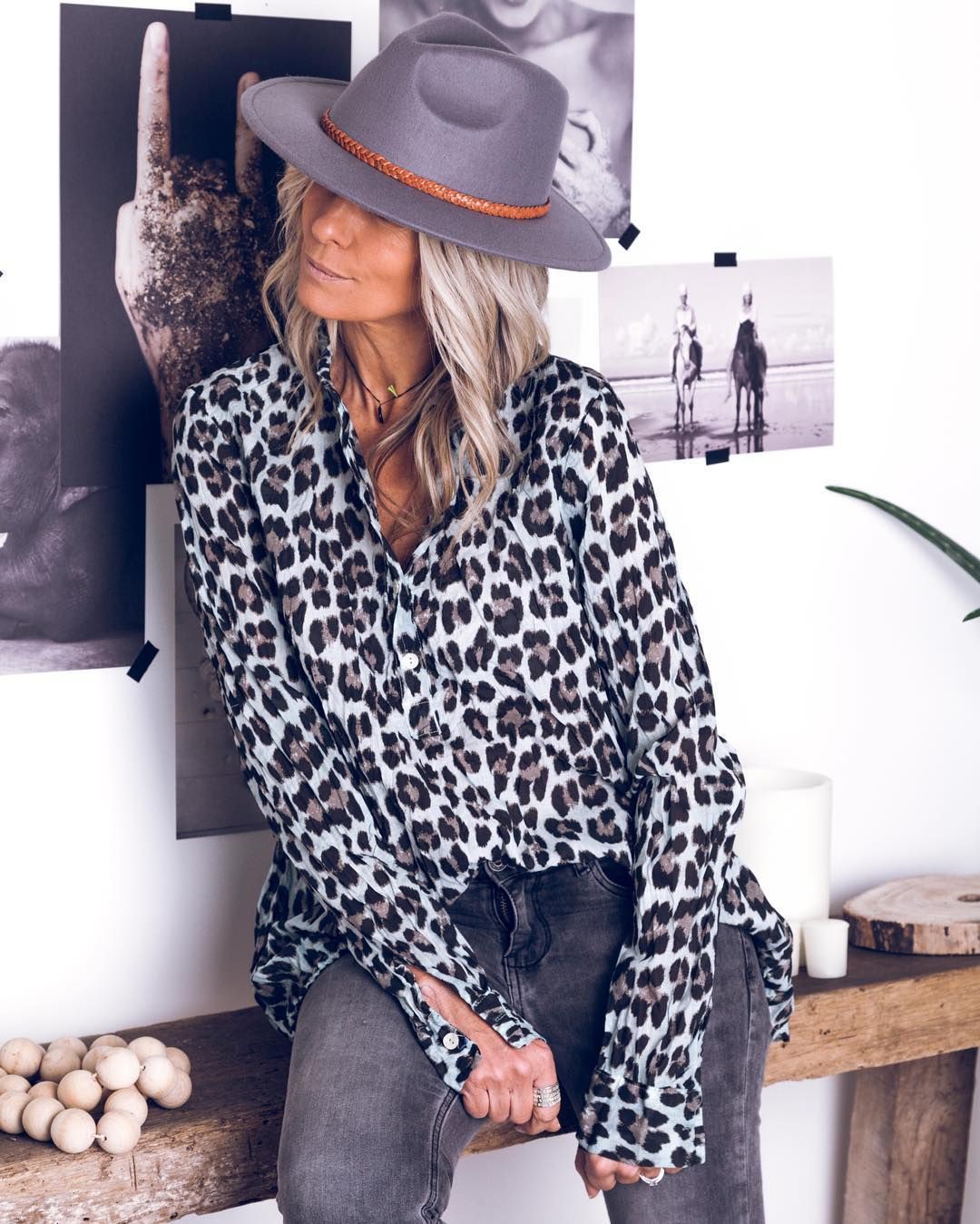 Facebook : Grungemama on Instagram: “Vous reprendrez bien un peu de Leo hein mesdames? . ✖Blouse messina Leo bleue (new in)✖ Jeans Biker . Eshop: www.grungemama.com .…” | Summer Outfit Ideas 2020: Jeans,  Outfit Ideas,  summer outfits,  Instagram,  Blouse  