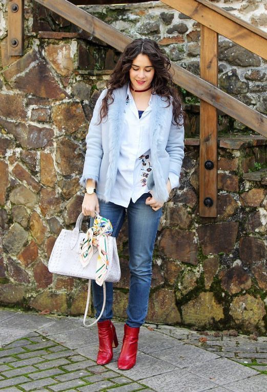 Brown and white dresses ideas with jacket, denim, jeans: Street Style,  Brown And White Outfit,  Outfit With Boots  