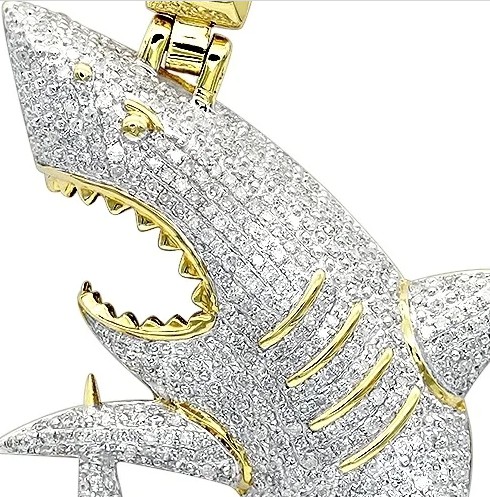 colgante de tiburón de diamantes