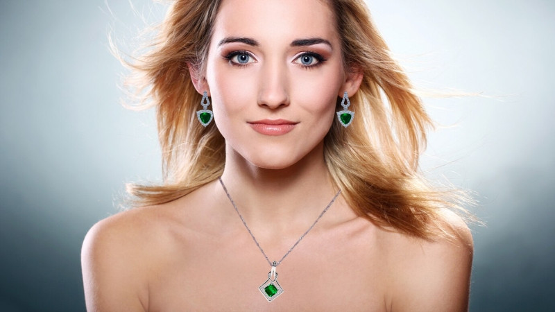 Why Choose Gemstone Jewelry?: 