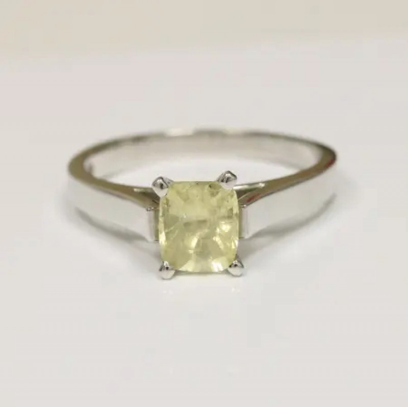 Elegant 1.68ct Cushion Yellow Sapphire Solitaire Ring: 
