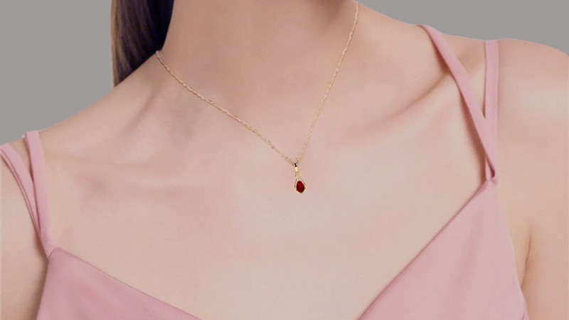 Top Off Your Look With A Pendant Necklace: 