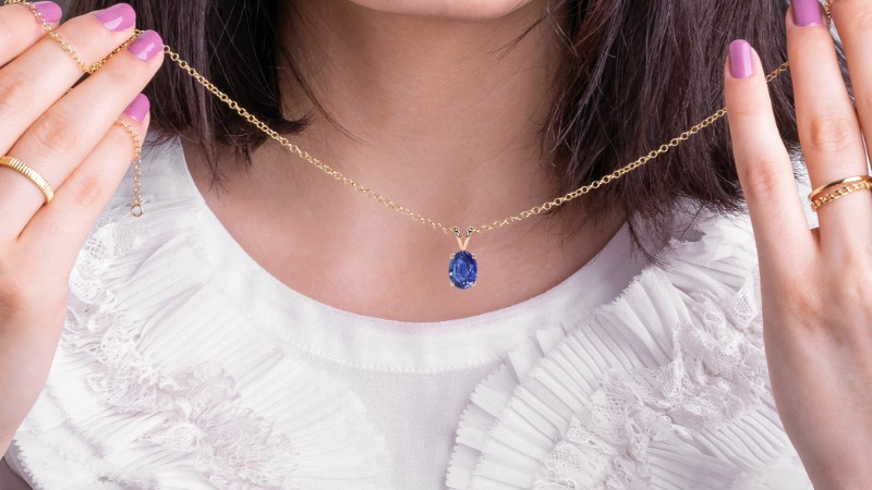5 Most Stunning Gemstone Pendant Necklaces: 