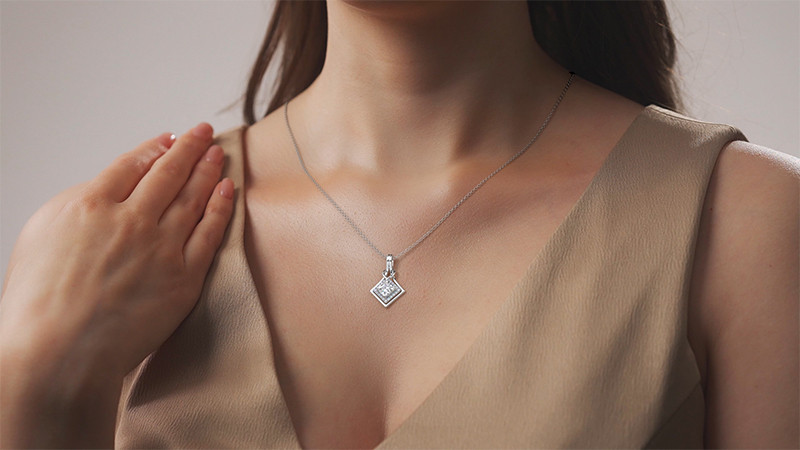 5 Jewelry Pieces to Make You Party Ready: 