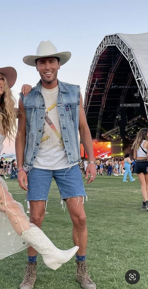 Light Blue Casual Jacket, Country Concert Outfit Trends With Light Blue Denim Short, Jeans: 