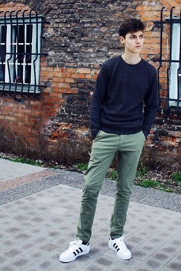 Dark Blue And Navy Sweater, Guys School Ideas With Green Jeans, Combinar Adidas Superstar Hombres: 